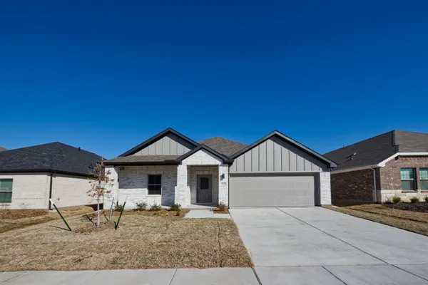 $2,300 | 577 Sierra Ridge, Lavon, TX 75166