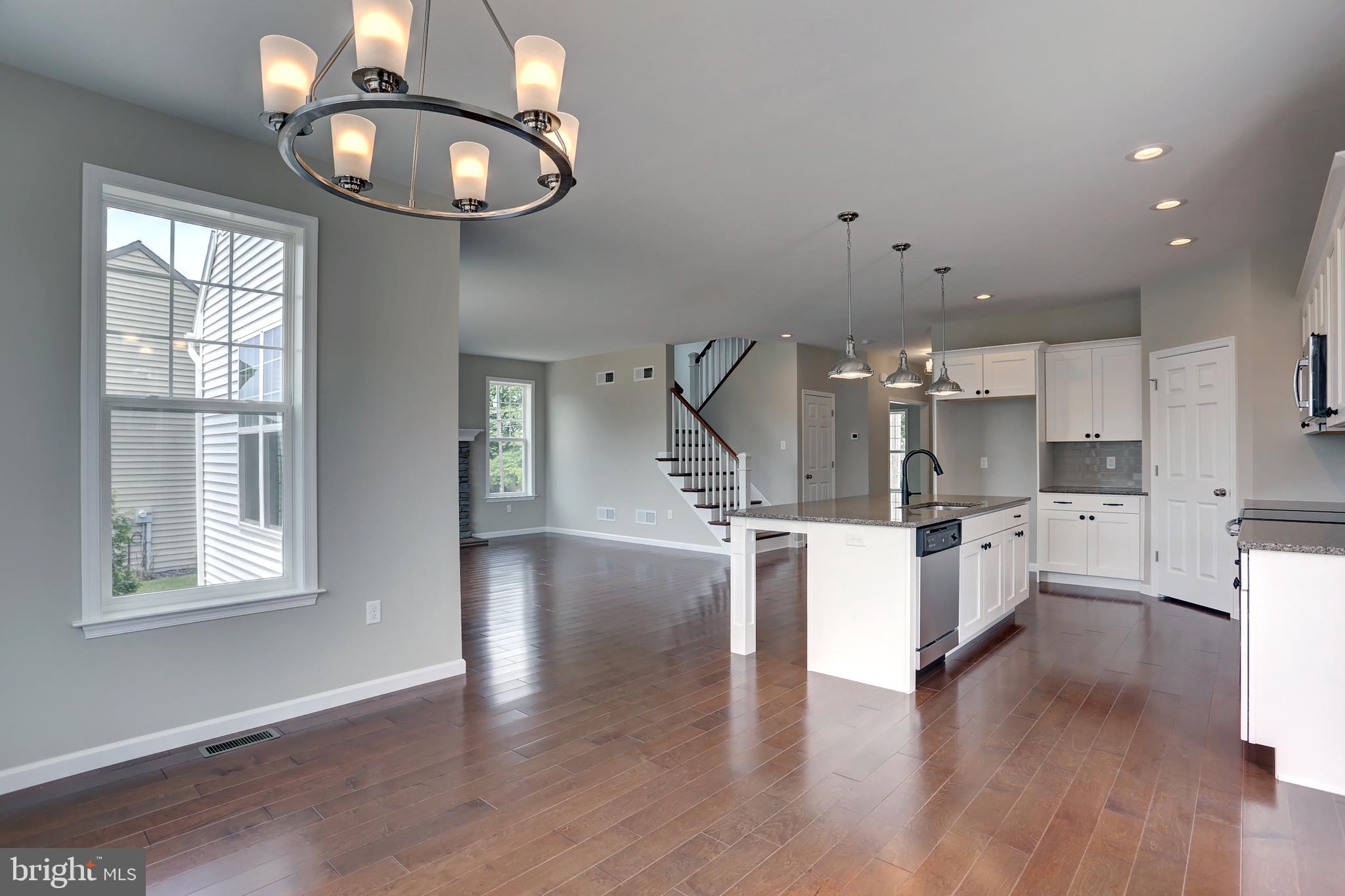 606 West Orange Street Lititz, PA 17543 - Photo 3 of 28
