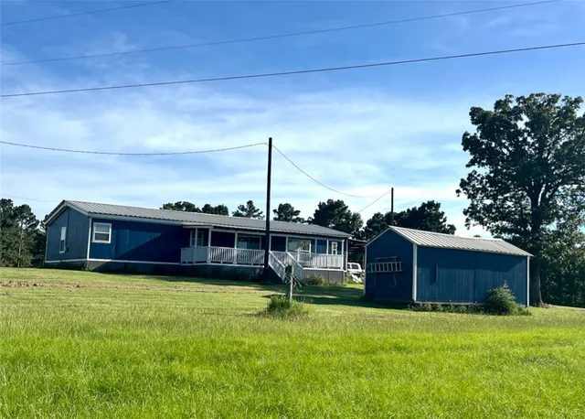 a view of a house with a backyard