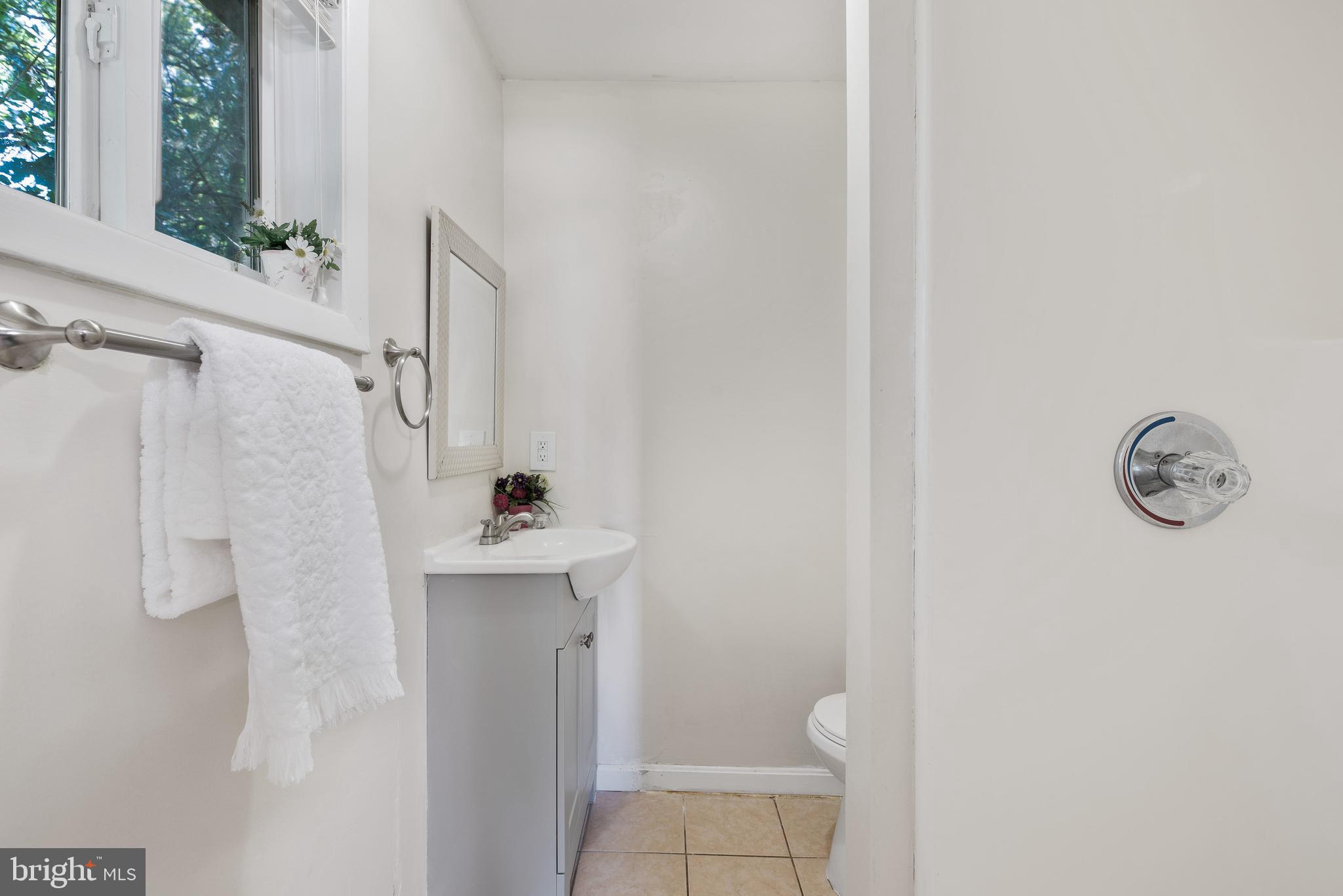 719 George Avenue Baltimore, MD 21221 - Photo 14 of 31 Full master bath