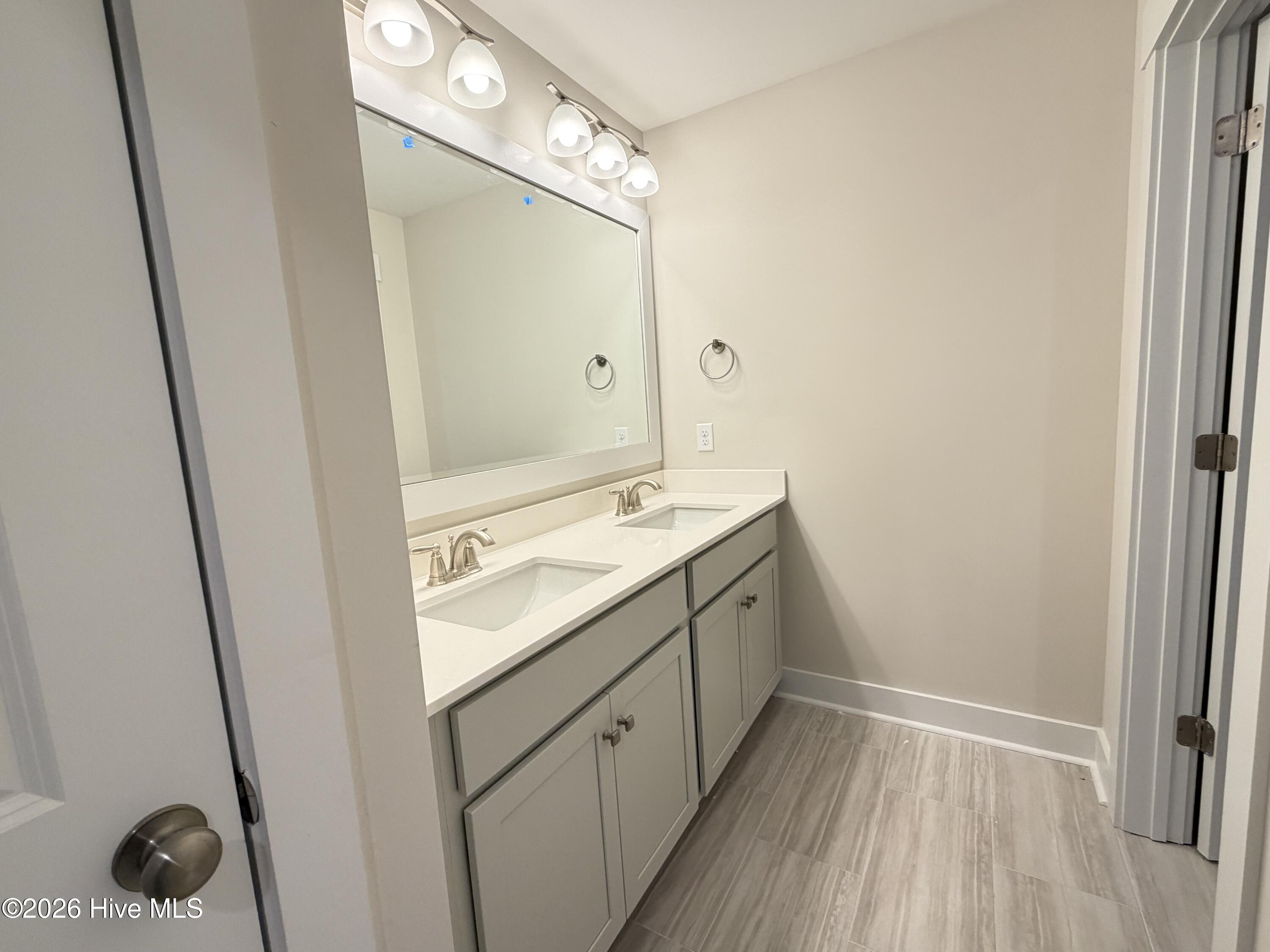 227 Hickory Lane Hampstead, NC 28443 - Photo 23 of 51 Guest Bath 2