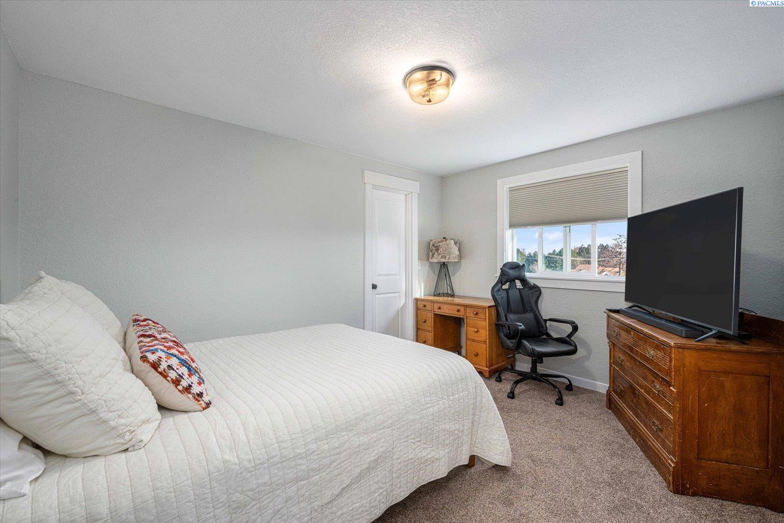 101504 East Clover Road Kennewick, WA 99338 - Photo 12 of 35 Gallery Image 12