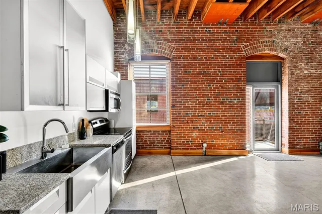$149,900 | 1004 Spruce Street, Unit 404, St. Louis, MO 63102