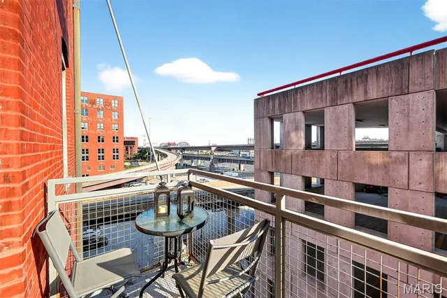$149,900 | 1004 Spruce Street, Unit 404, St. Louis, MO 63102