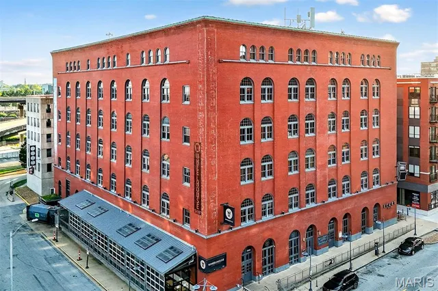 $149,900 | 1004 Spruce Street, Unit 404, St. Louis, MO 63102