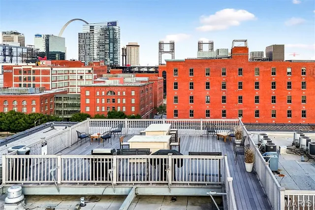 $149,900 | 1004 Spruce Street, Unit 404, St. Louis, MO 63102