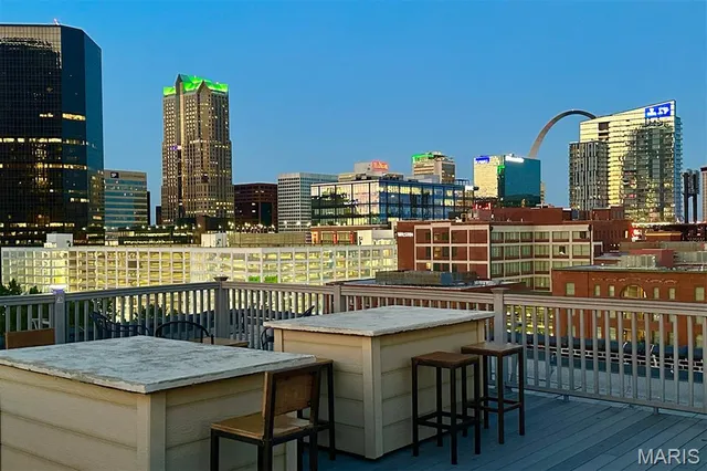 $149,900 | 1004 Spruce Street, Unit 404, St. Louis, MO 63102