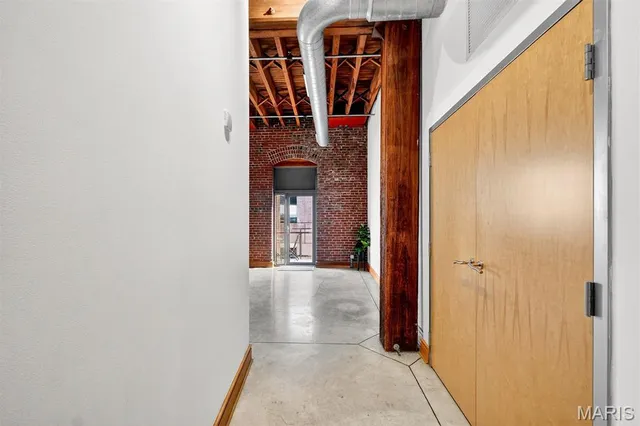 $149,900 | 1004 Spruce Street, Unit 404, St. Louis, MO 63102