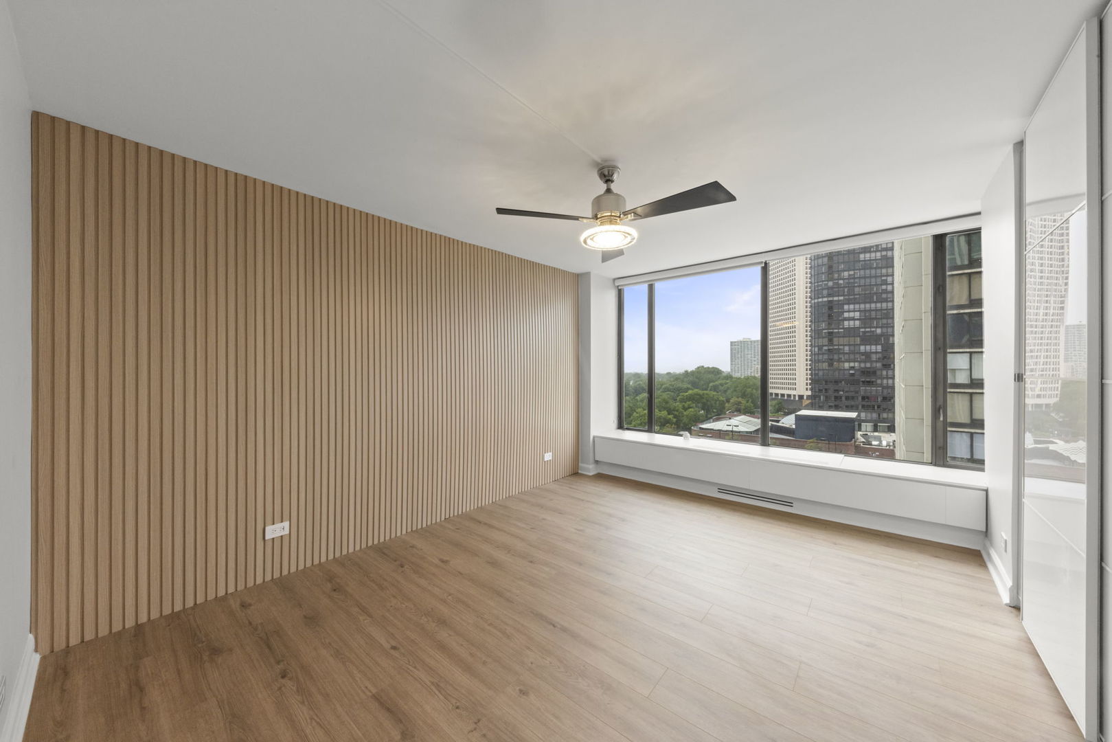 5455 North Sheridan Road, Unit 908 Chicago, IL 60640 - Photo 15 of 21 a view of room with window and a ceiling fan