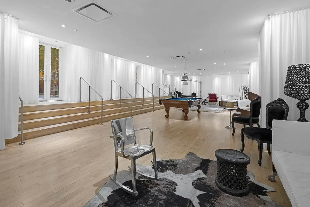 15 Broad Street, Unit 2828 Manhattan, NY 10005 - Photo 12 of 14 a kitchen with lots of counter top space