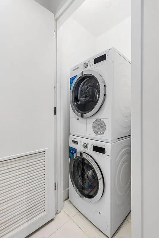 15 Broad Street, Unit 2828 Manhattan, NY 10005 - Photo 5 of 14 a utility room with dryer and washer