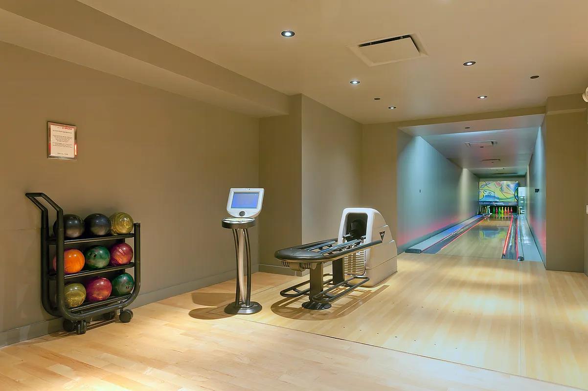 15 Broad Street, Unit 2828 Manhattan, NY 10005 - Photo 7 of 14 a view of a room with gym equipment