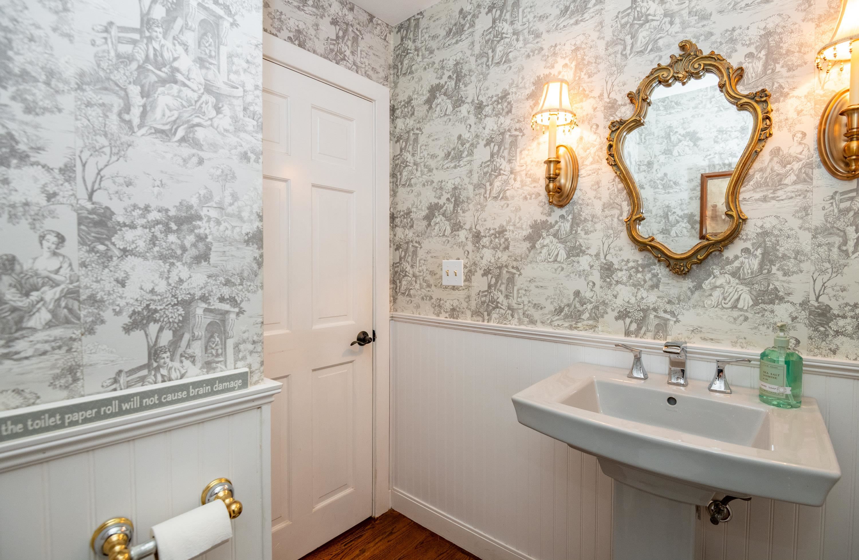8 Coventry Lane Derry, NH 03038 - Photo 32 of 60
