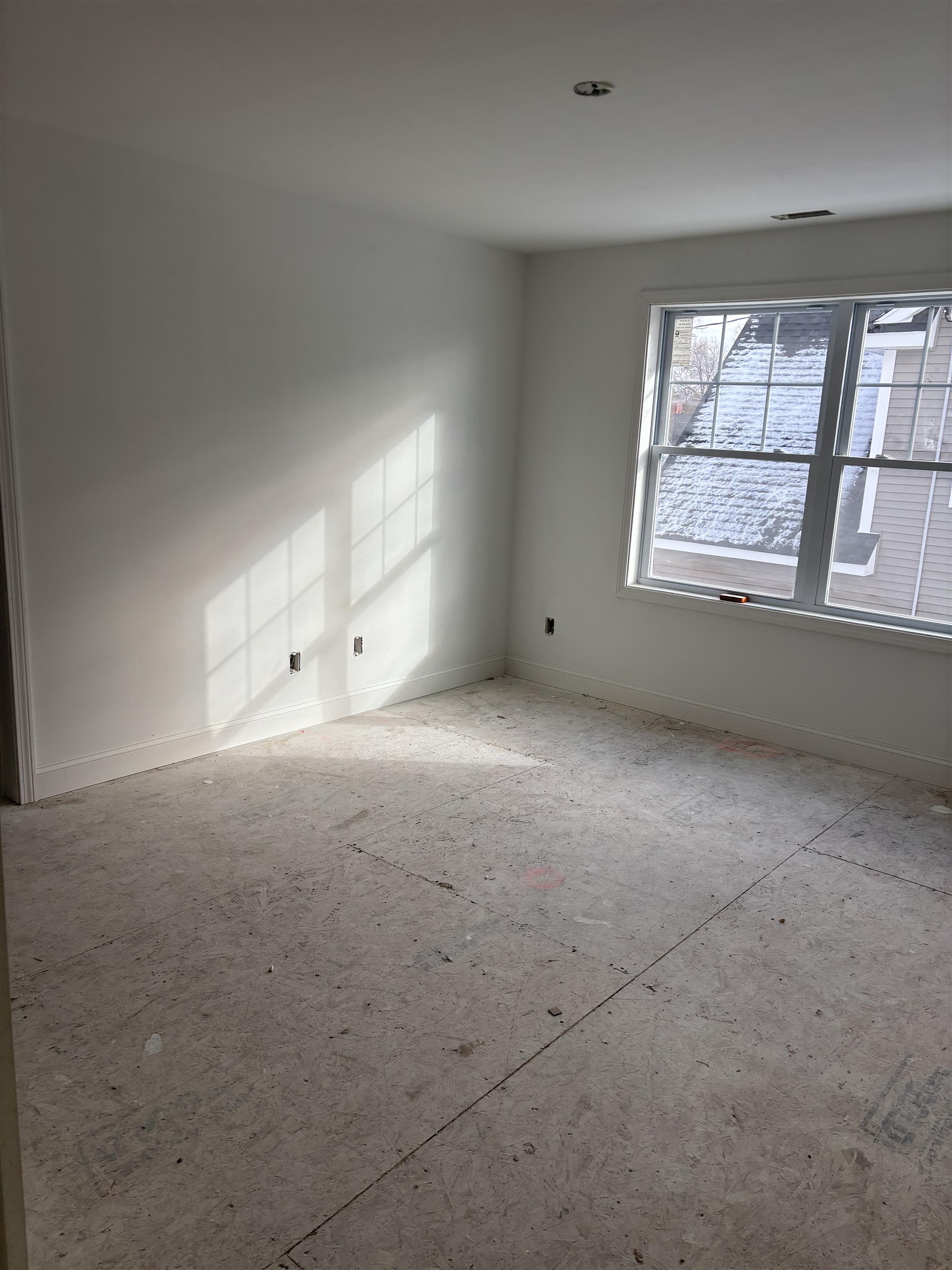 153 Garvin Avenue Manchester, NH 03109 - Photo 7 of 15