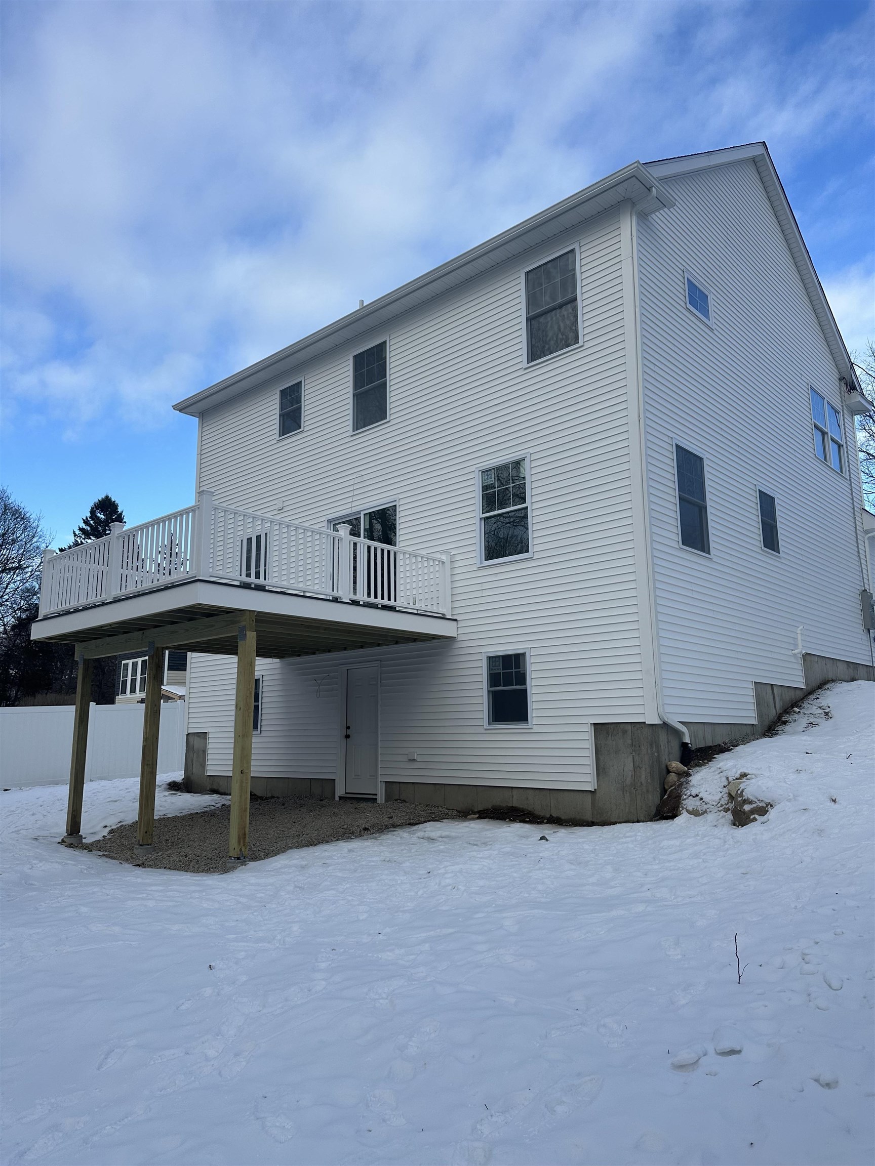 153 Garvin Avenue Manchester, NH 03109 - Photo 9 of 15