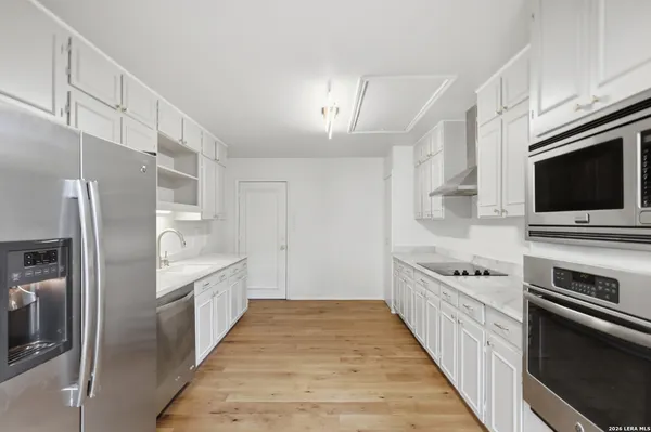 $3,600 | 484 East Olmos Drive, Olmos Park, TX 78212