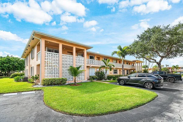 $269,000 | 1541 Northwest 20th Avenue, Unit 101, Delray Beach, FL 33445