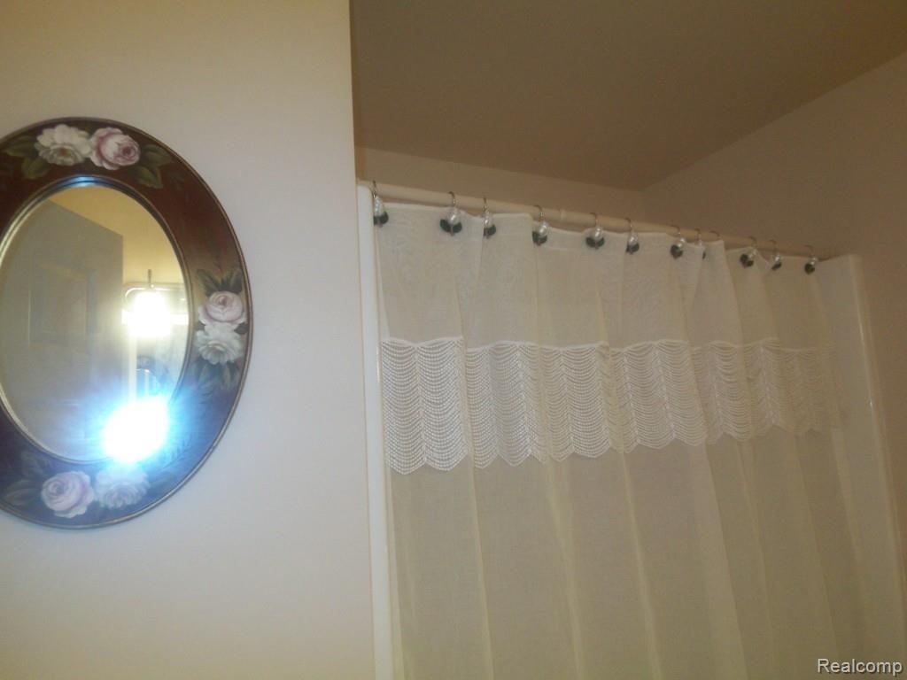 33500 Utica Road Fraser, MI 48026 - Photo 26 of 65 100_6569.jpg