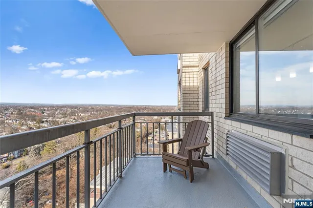 $299,900 | 307 Prospect Avenue, Unit 17D, Hackensack, NJ 07601