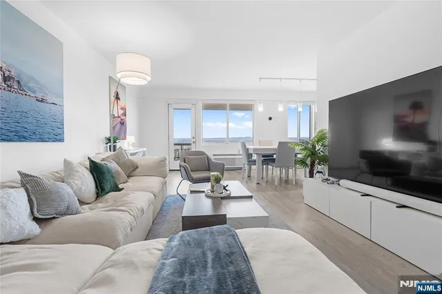 $299,900 | 307 Prospect Avenue, Unit 17D, Hackensack, NJ 07601