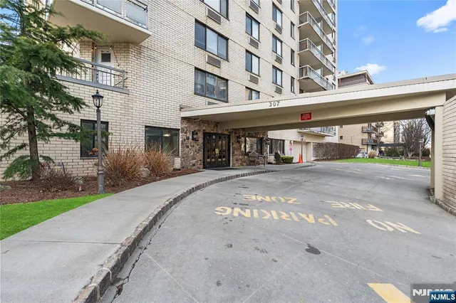 $299,900 | 307 Prospect Avenue, Unit 17D, Hackensack, NJ 07601