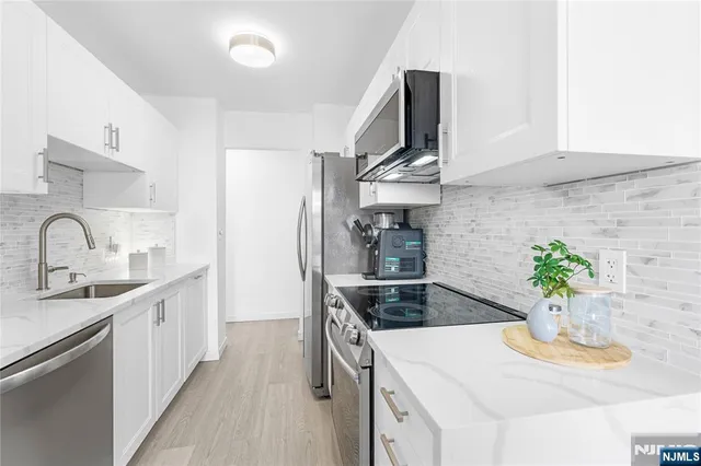 $299,900 | 307 Prospect Avenue, Unit 17D, Hackensack, NJ 07601