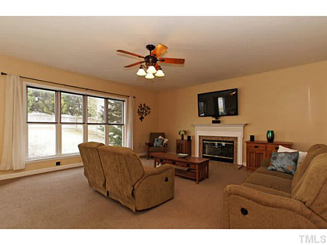 1206 Blackburn Road Apex, NC 27502 - Photo 6 of 25 Den/Family/Great Room