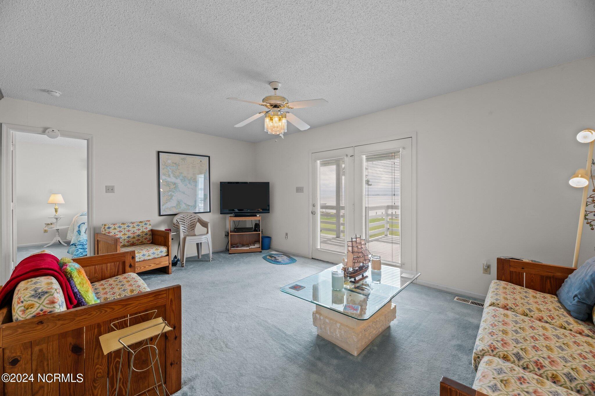 356 Windy Point Road Bayboro, NC 28515 - Photo 8 of 43 Living Room
