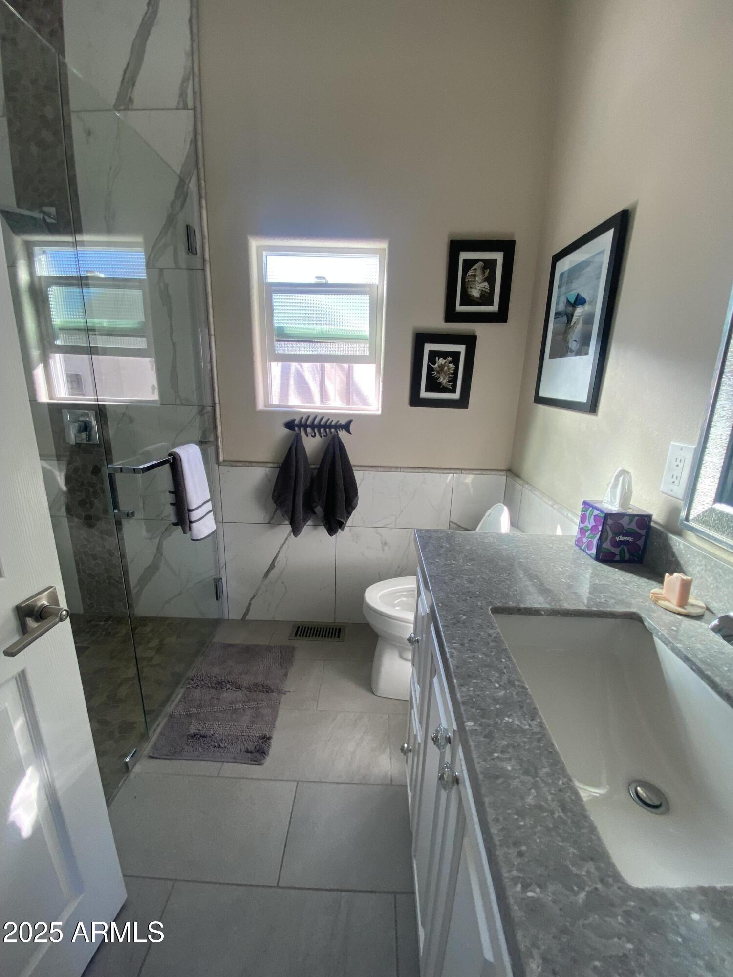 1279 South Sioux Drive Apache Junction, AZ 85119 - Photo 13 of 34 a living room with furniture and a couch