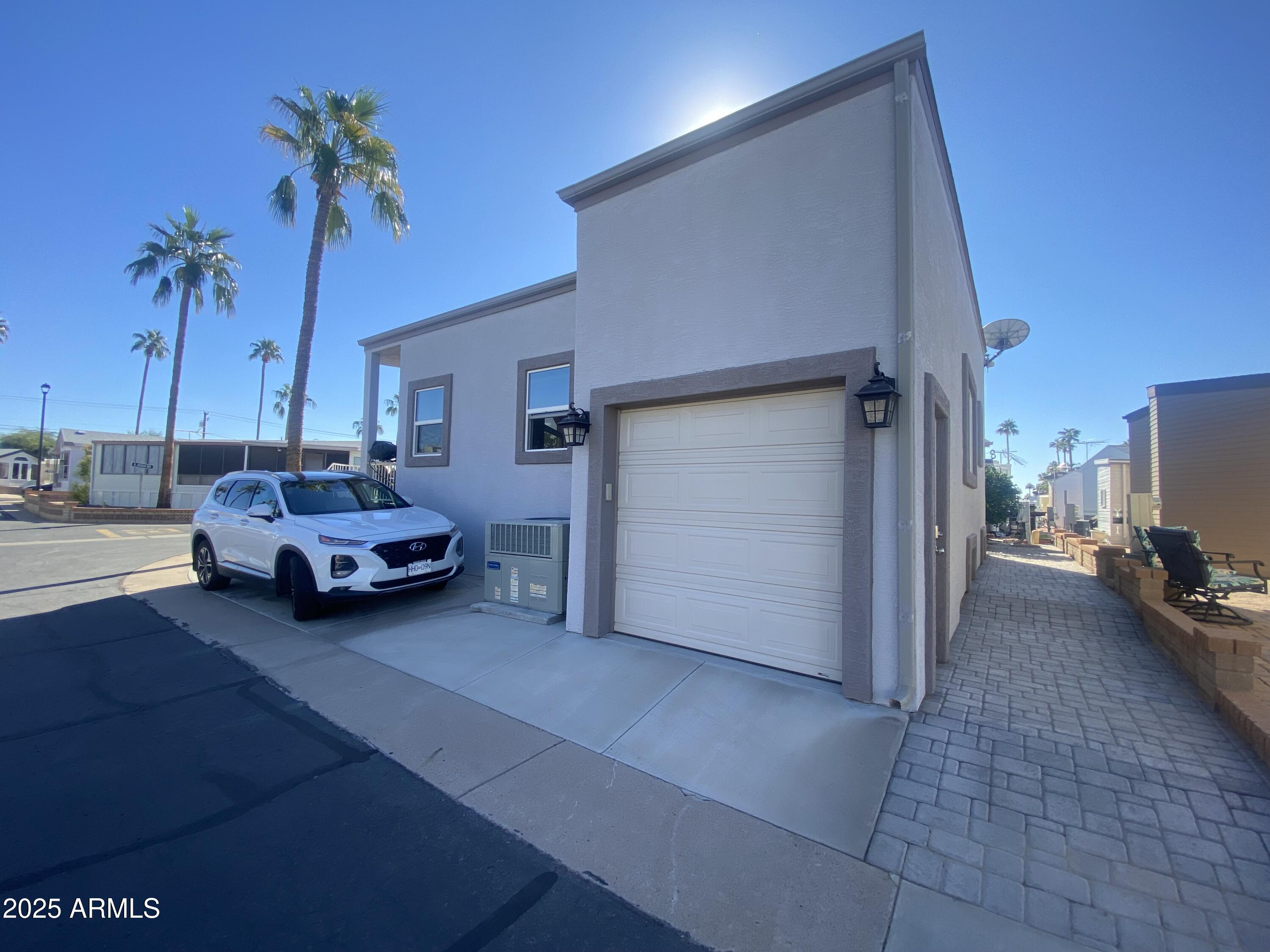1279 South Sioux Drive Apache Junction, AZ 85119 - Photo 25 of 34 a view of car parking