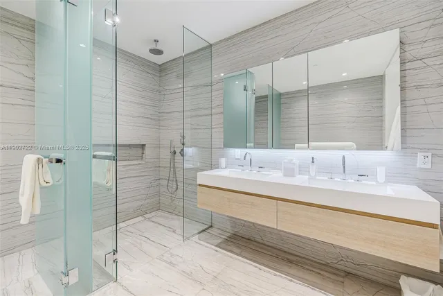 $6,250,000 | 8701 Collins Avenue, Unit 904, Miami Beach, FL 33154