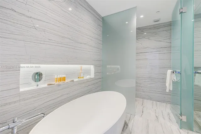 $6,250,000 | 8701 Collins Avenue, Unit 904, Miami Beach, FL 33154