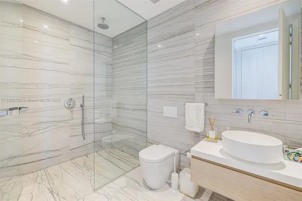 $6,250,000 | 8701 Collins Avenue, Unit 904, Miami Beach, FL 33141