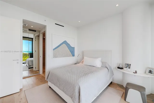 $6,250,000 | 8701 Collins Avenue, Unit 904, Miami Beach, FL 33154