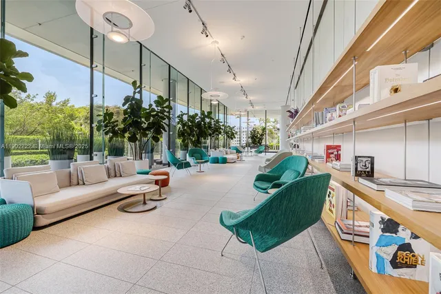 $6,250,000 | 8701 Collins Avenue, Unit 904, Miami Beach, FL 33154