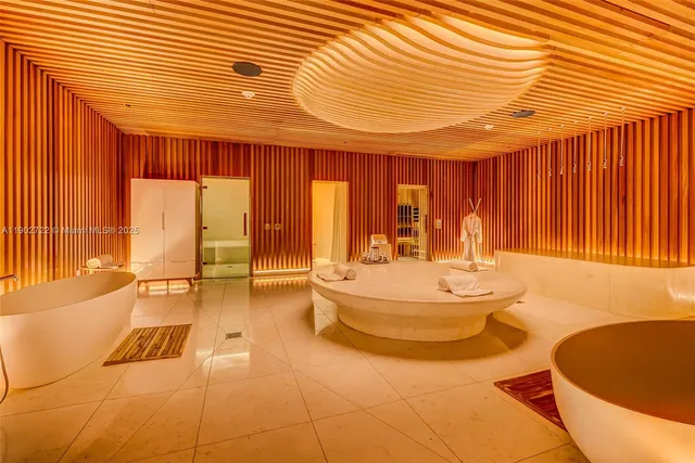 $6,250,000 | 8701 Collins Avenue, Unit 904, Miami Beach, FL 33154