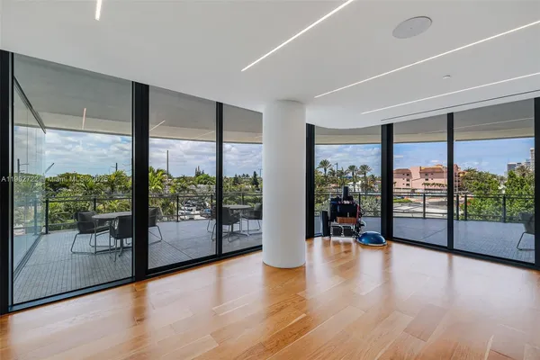 $6,250,000 | 8701 Collins Avenue, Unit 904, Miami Beach, FL 33141