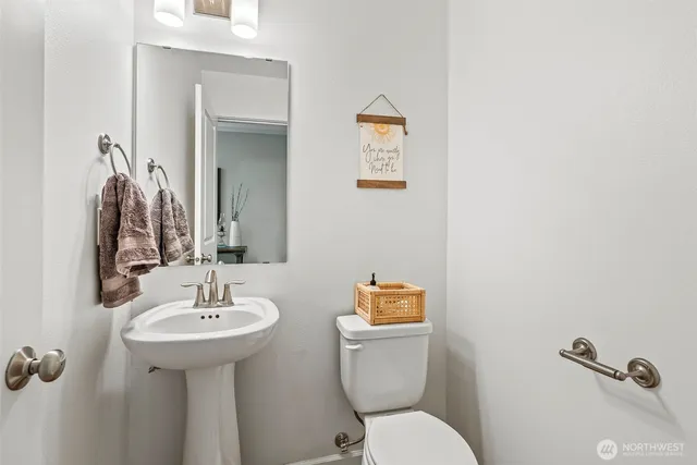 $599,900 | 26 Marina Drive, Cathlamet, WA 98612