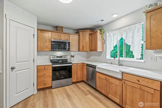 $599,900 | 26 Marina Drive, Cathlamet, WA 98612