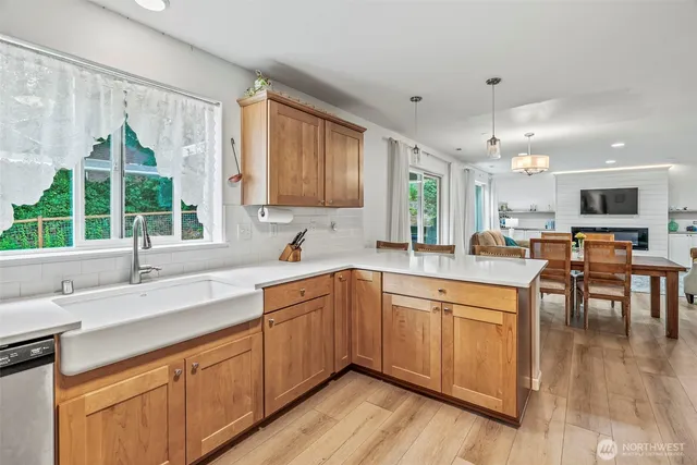 $599,900 | 26 Marina Drive, Cathlamet, WA 98612