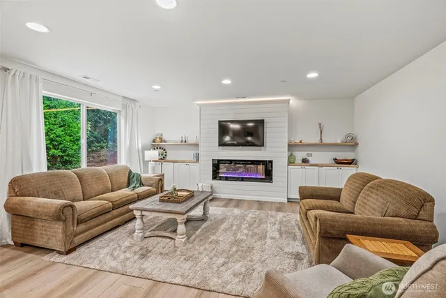 $599,900 | 26 Marina Drive, Cathlamet, WA 98612