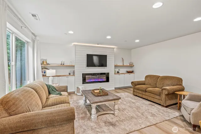 $599,900 | 26 Marina Drive, Cathlamet, WA 98612