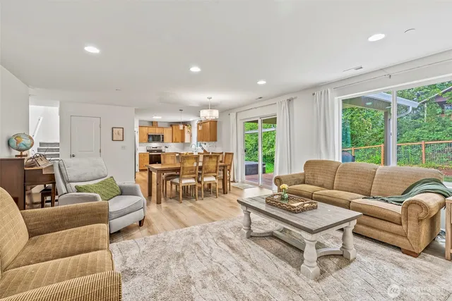 $599,900 | 26 Marina Drive, Cathlamet, WA 98612