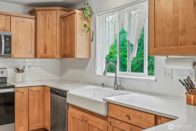 $599,900 | 26 Marina Drive, Cathlamet, WA 98612