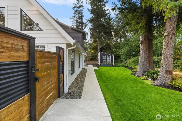 a view of a back yard of the house
