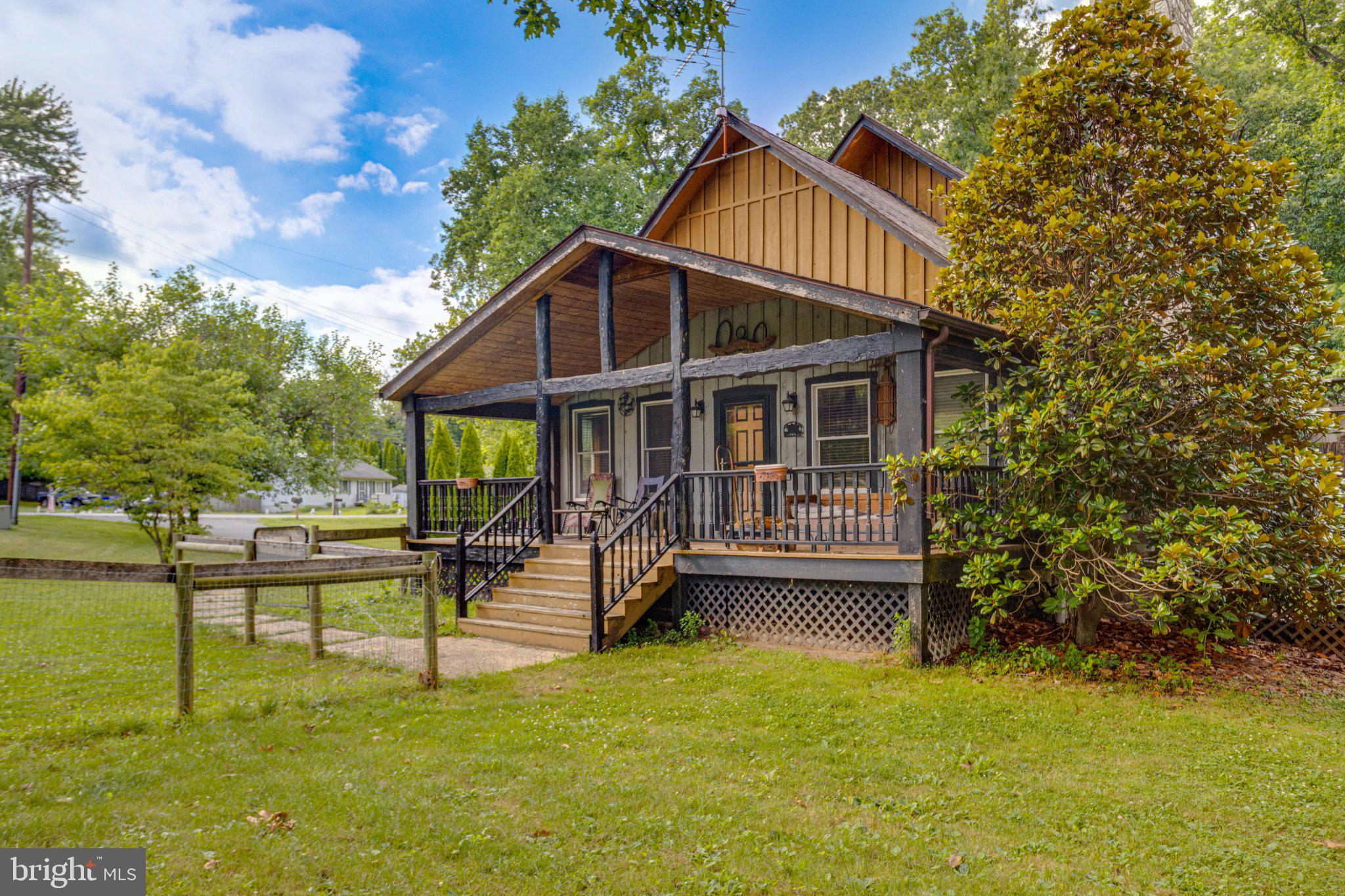 10 Clubhouse Road Delta, PA 17314 - Photo 4 of 70 Charming home with inviting porch.