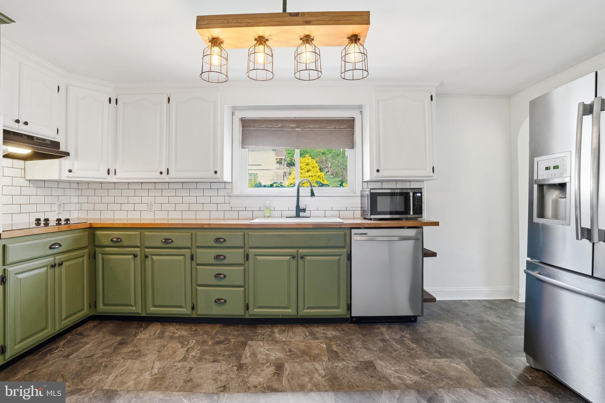 238 Kemp Road Barto, PA 19504 - Photo 12 of 72 Kitchen with Stainless steel appliances .