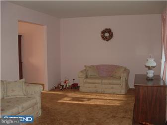 3375 Roxbury Road Hatfield, PA 19440 - Photo 6 of 11 Living Room