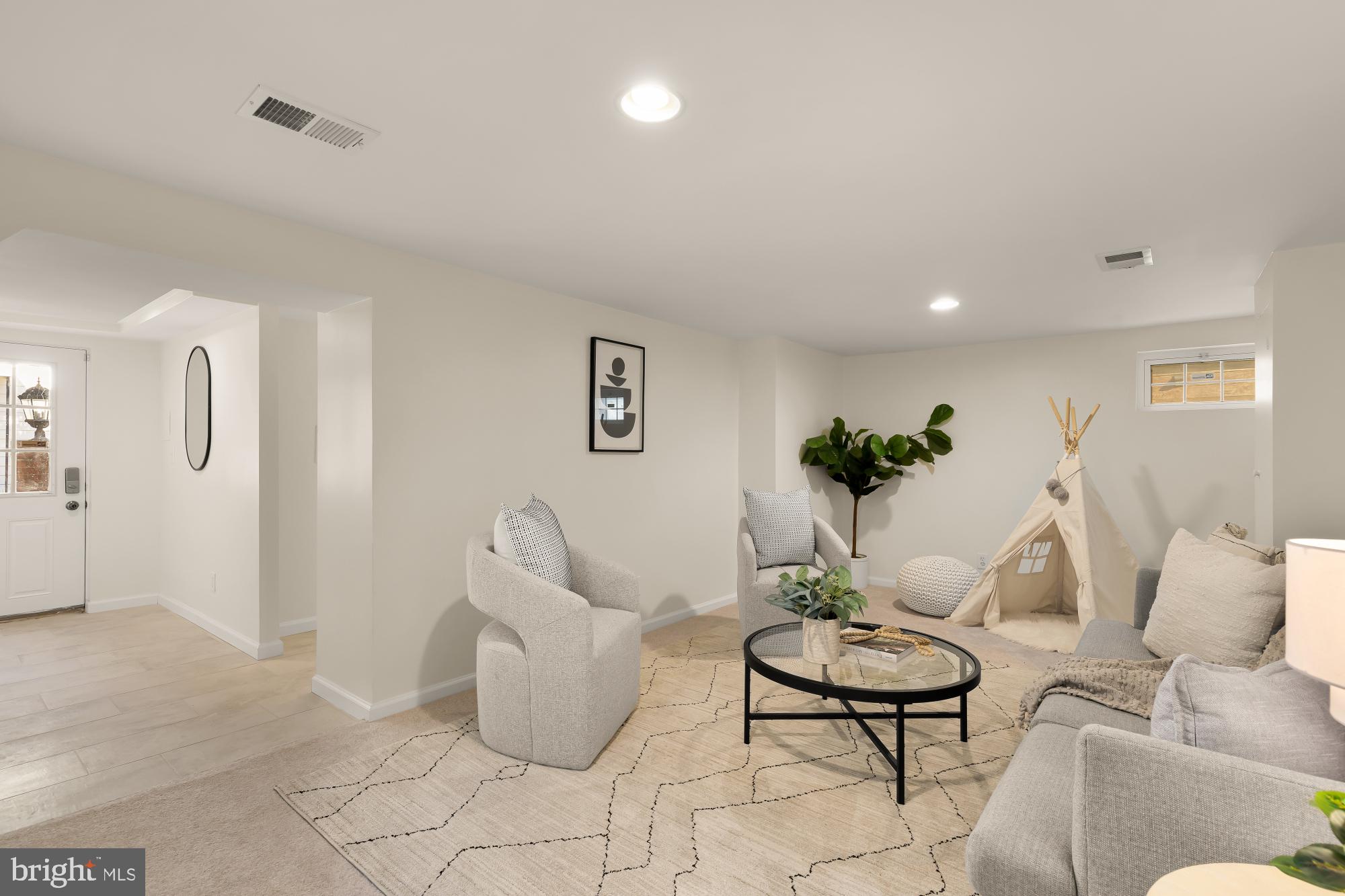4701 Rosedale Avenue Bethesda, MD 20814 - Photo 18 of 43 a living room with furniture and a potted plant