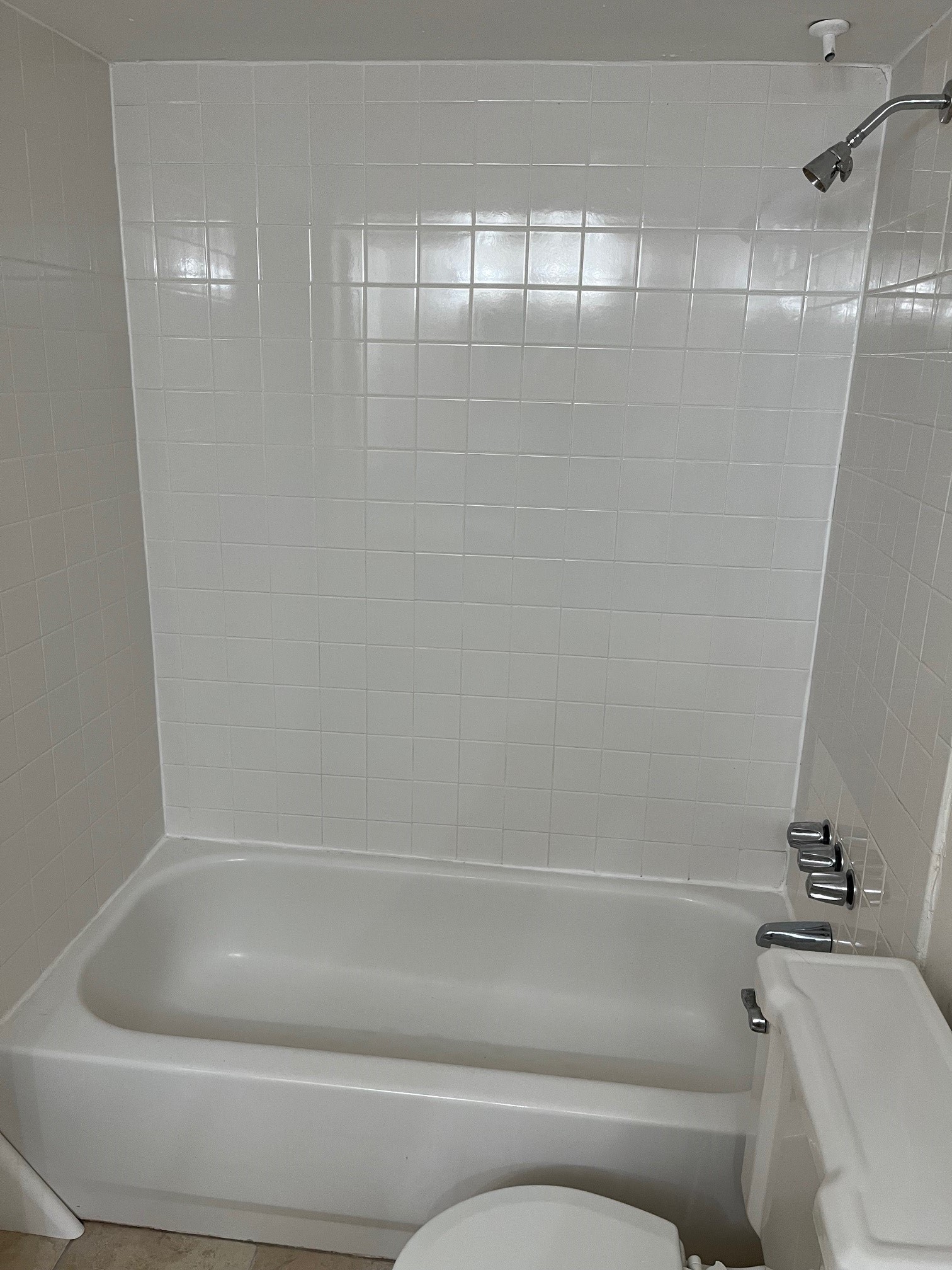 3938 West Alabama Street, Unit 12 Houston, TX 77027 - Photo 17 of 25 Tub/shower combination with clean tile surround.